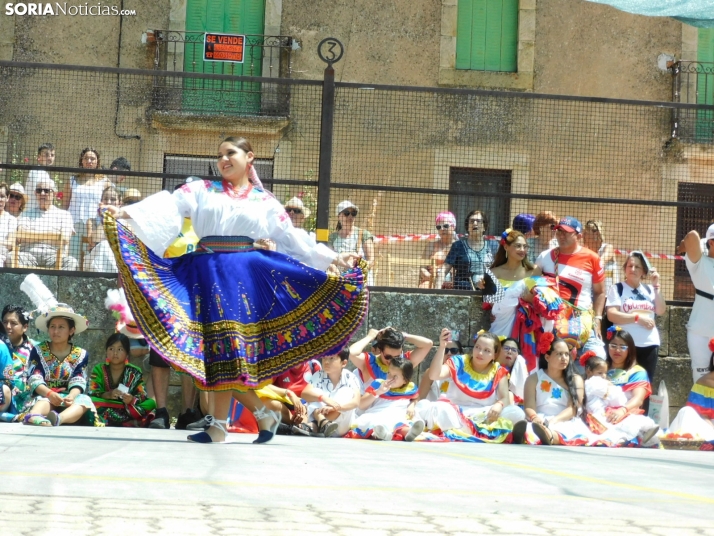 GALER&Iacute;A | Los ritmos latinos llenan de alegr&iacute;a El Royo durante la celebraci&oacute;n de las VII 