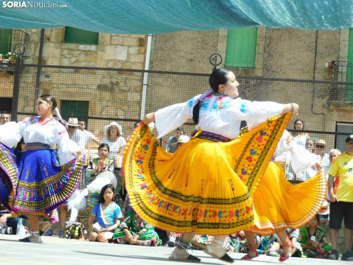 GALER&Iacute;A | Los ritmos latinos llenan de alegr&iacute;a El Royo durante la celebraci&oacute;n de las VII 