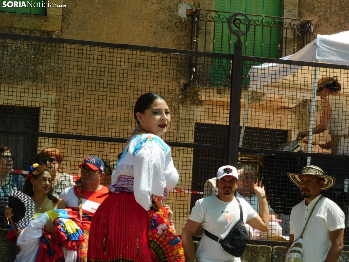 GALER&Iacute;A | Los ritmos latinos llenan de alegr&iacute;a El Royo durante la celebraci&oacute;n de las VII 