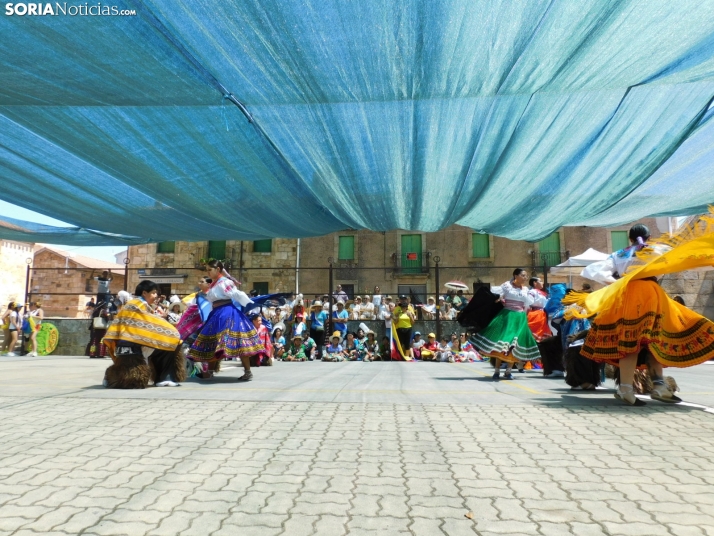 GALER&Iacute;A | Los ritmos latinos llenan de alegr&iacute;a El Royo durante la celebraci&oacute;n de las VII 