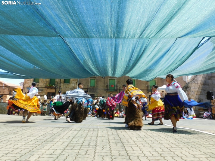 GALER&Iacute;A | Los ritmos latinos llenan de alegr&iacute;a El Royo durante la celebraci&oacute;n de las VII 