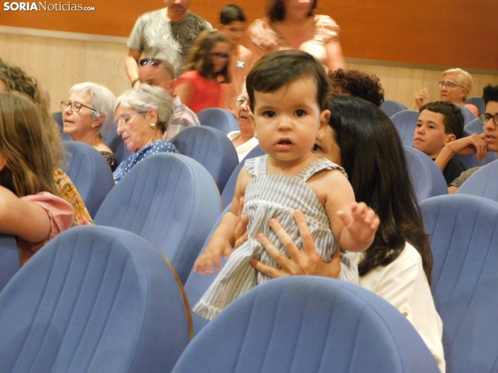 GALER&Iacute;A | Una treintena de beb&eacute;s 'entran' en las fiestas de El Burgo