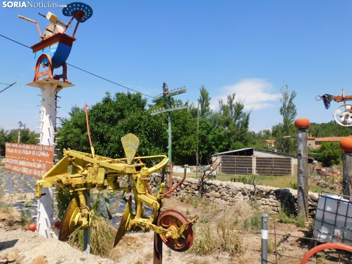 GALER&Iacute;A | Un museo (al aire libre) de las herramientas de cultivo 