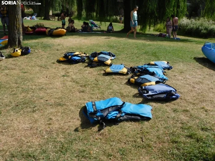 El r&iacute;o de Garray se llena de pirag&uuml;istas en honor a Pablo N&uacute;&ntilde;ez, en fotos