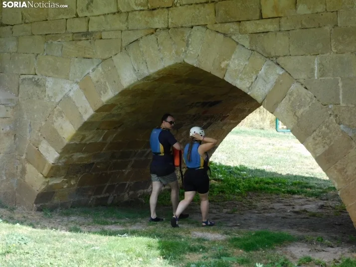 El r&iacute;o de Garray se llena de pirag&uuml;istas en honor a Pablo N&uacute;&ntilde;ez, en fotos