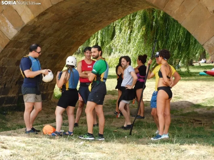 El r&iacute;o de Garray se llena de pirag&uuml;istas en honor a Pablo N&uacute;&ntilde;ez, en fotos