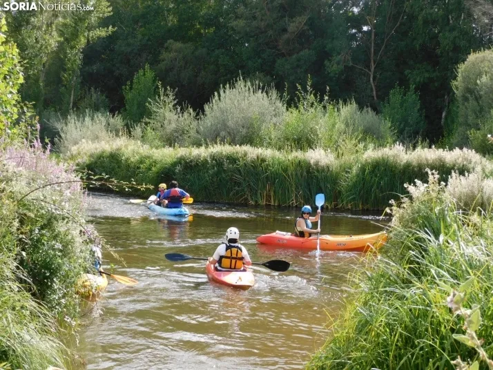 El r&iacute;o de Garray se llena de pirag&uuml;istas en honor a Pablo N&uacute;&ntilde;ez, en fotos