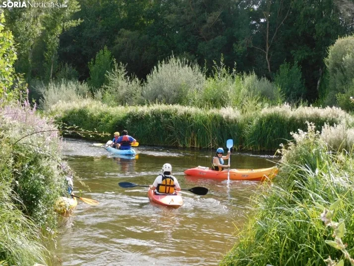 El r&iacute;o de Garray se llena de pirag&uuml;istas en honor a Pablo N&uacute;&ntilde;ez, en fotos