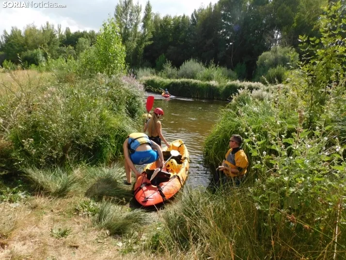 El r&iacute;o de Garray se llena de pirag&uuml;istas en honor a Pablo N&uacute;&ntilde;ez, en fotos