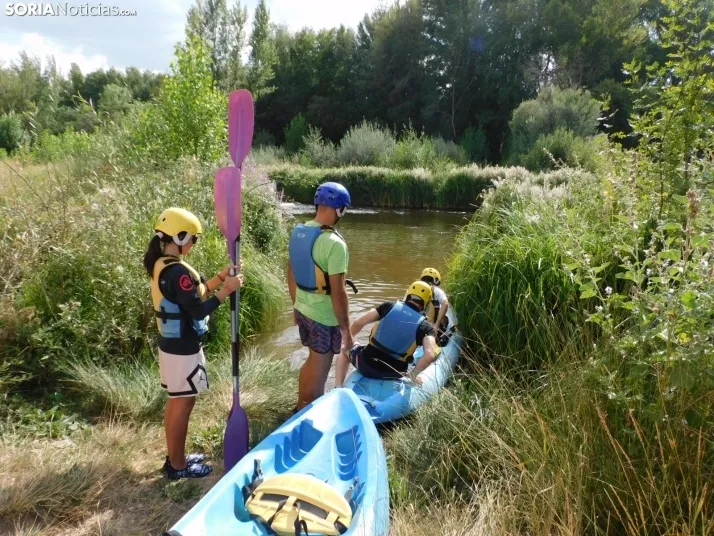 El r&iacute;o de Garray se llena de pirag&uuml;istas en honor a Pablo N&uacute;&ntilde;ez, en fotos