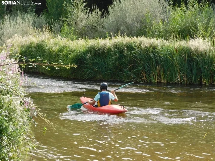 El r&iacute;o de Garray se llena de pirag&uuml;istas en honor a Pablo N&uacute;&ntilde;ez, en fotos
