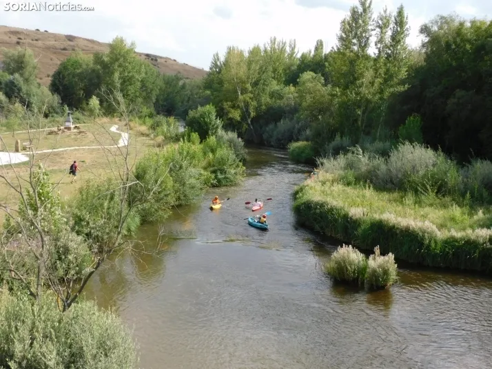 El r&iacute;o de Garray se llena de pirag&uuml;istas en honor a Pablo N&uacute;&ntilde;ez, en fotos