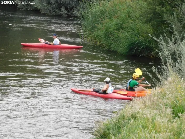 El r&iacute;o de Garray se llena de pirag&uuml;istas en honor a Pablo N&uacute;&ntilde;ez, en fotos
