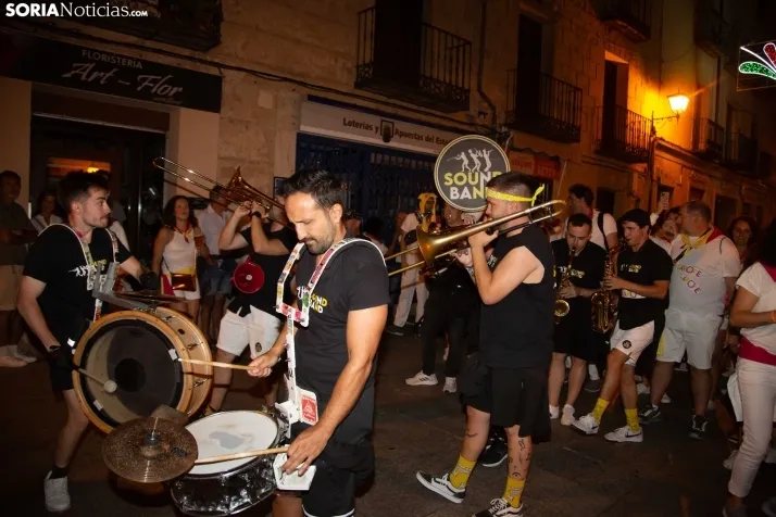 Desfile de peñas El Burgo 2024