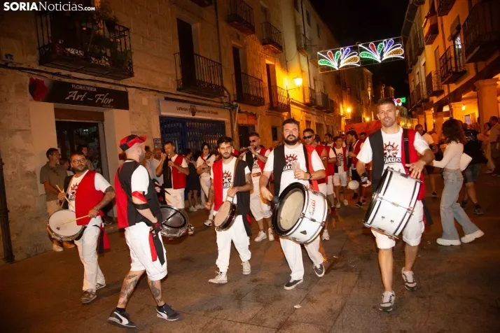 Desfile de peñas El Burgo 2024