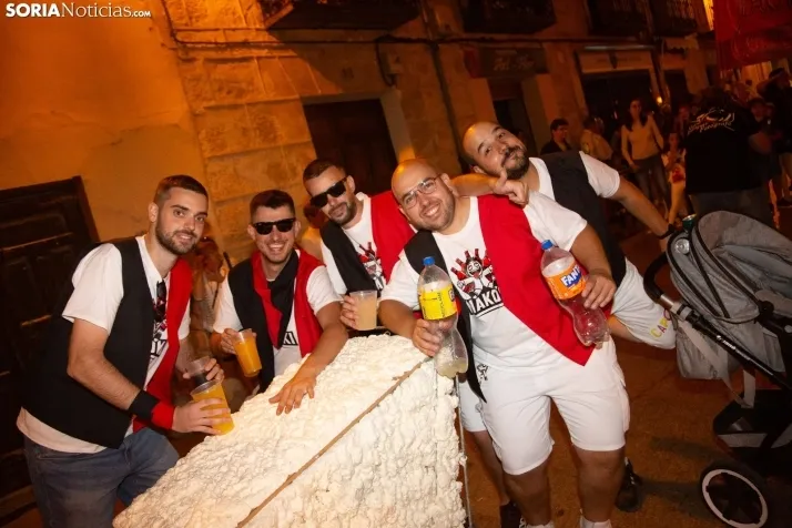 Desfile de peñas El Burgo 2024