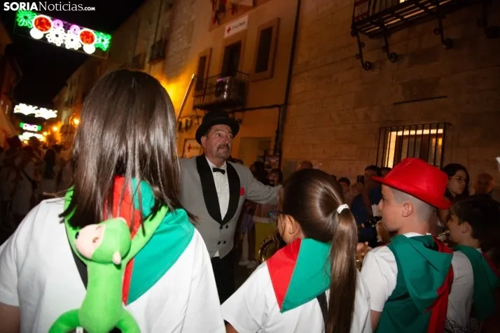 Desfile de peñas El Burgo 2024