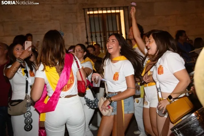 Desfile de peñas El Burgo 2024