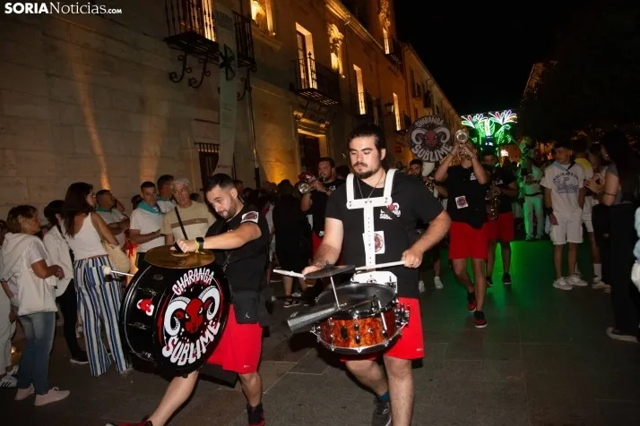 Desfile de peñas El Burgo 2024