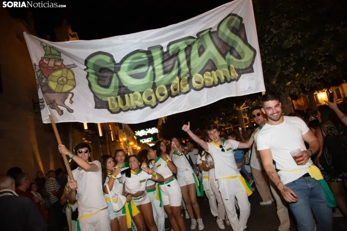 Desfile de peñas El Burgo 2024