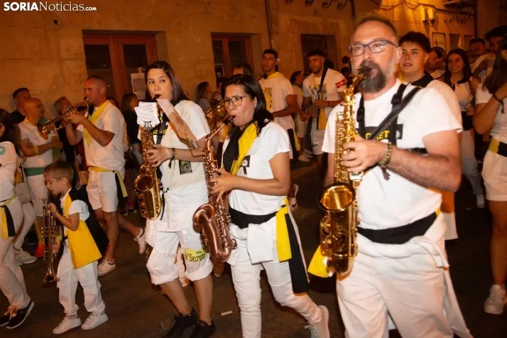 Desfile de peñas El Burgo 2024