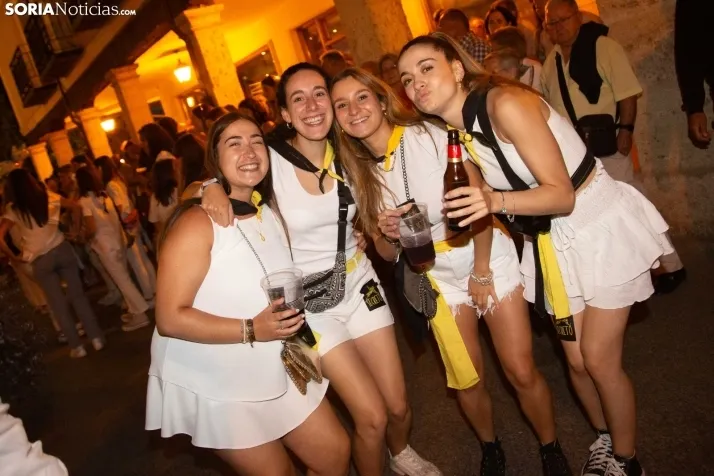 Desfile de peñas El Burgo 2024