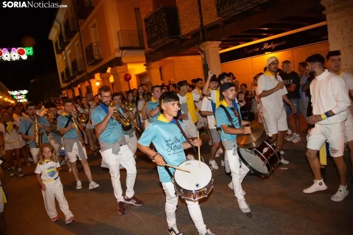Desfile de peñas El Burgo 2024