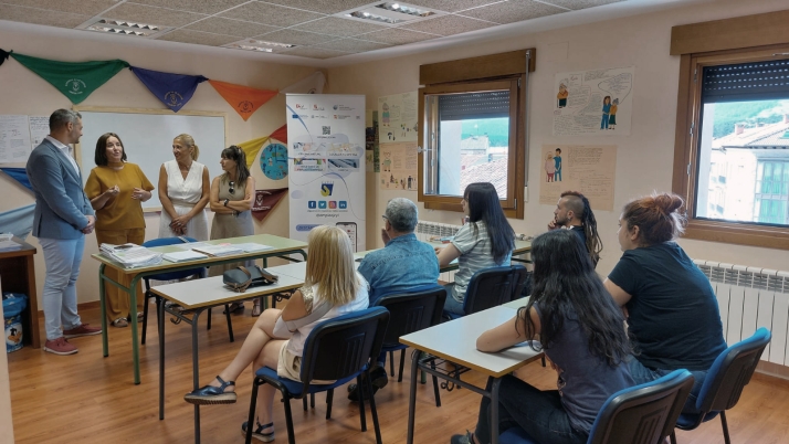 Una imagen de la visita al curso en Duruelo de la Sierra. /Jta.