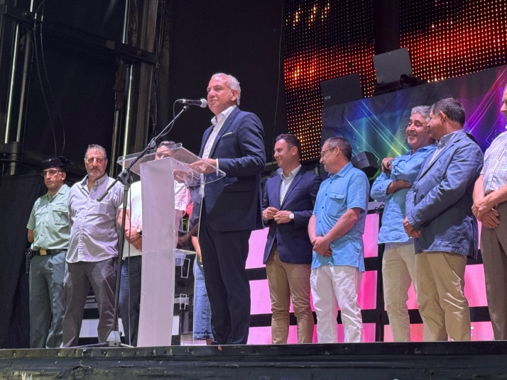 Nicanor Sen destaca la importancia de las tradiciones de cada pueblo durante su pregón de la XXX Feria del Prieto Picudo en Pajares de los Oteros