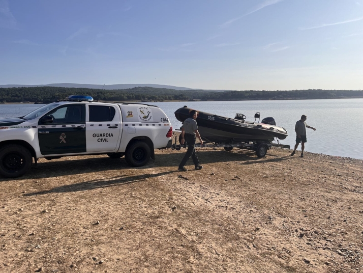 Continúan las labores de búsqueda del joven desaparecido en la Playa Pita, a pesar de la lluvia