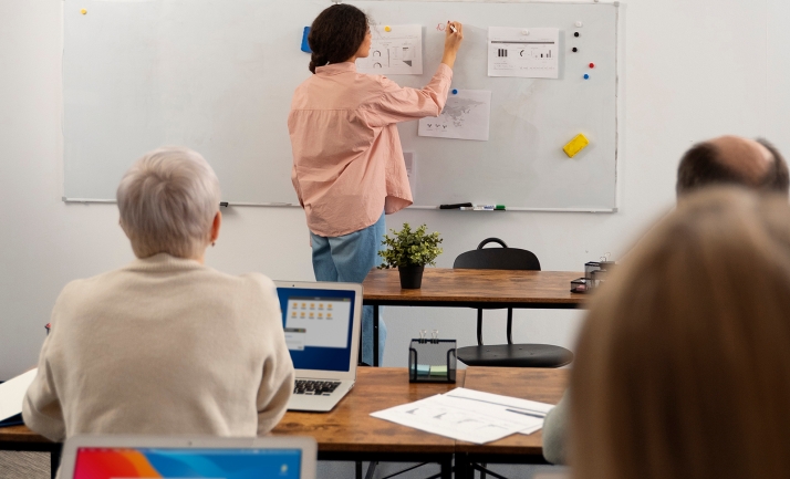 Docentes de Castilla y León actualizan sus conocimientos en idiomas, competencia digital e innovación con las actividades formativas de verano de la Junta