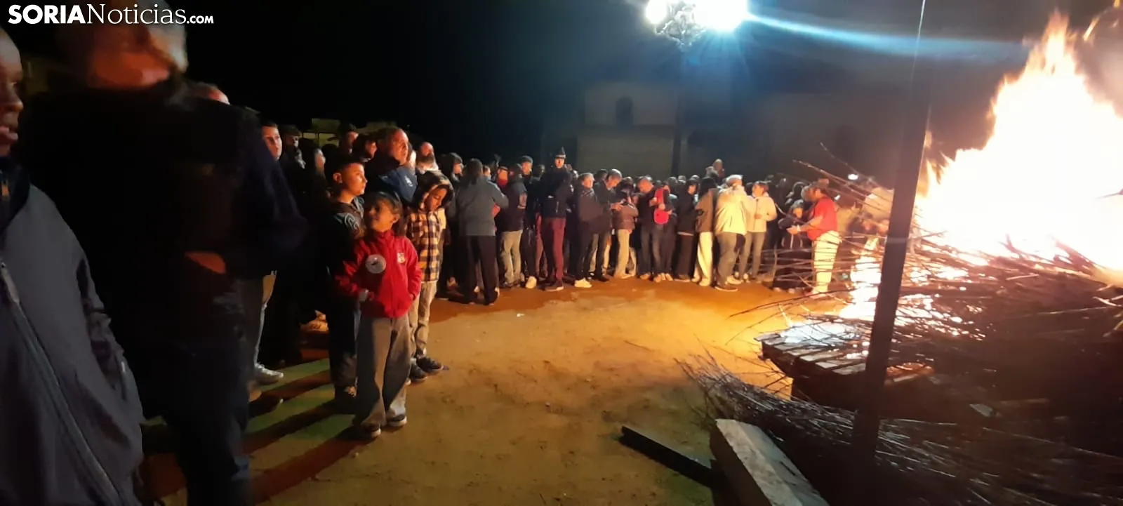 Foto 10 - &Aacute;greda quema sus diablillos y da comienzo a sus fiestas de San Miguel