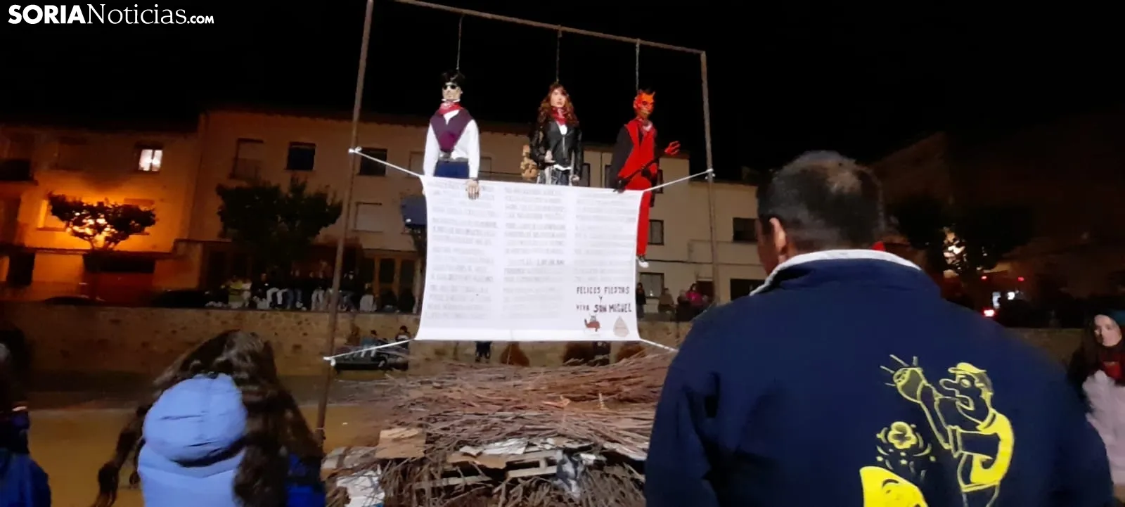 Foto 7 - &Aacute;greda quema sus diablillos y da comienzo a sus fiestas de San Miguel