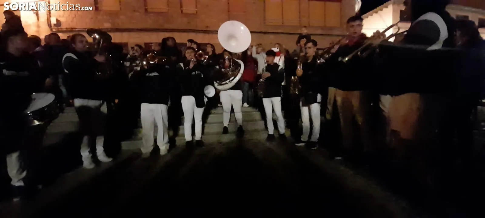 Foto 11 - &Aacute;greda quema sus diablillos y da comienzo a sus fiestas de San Miguel