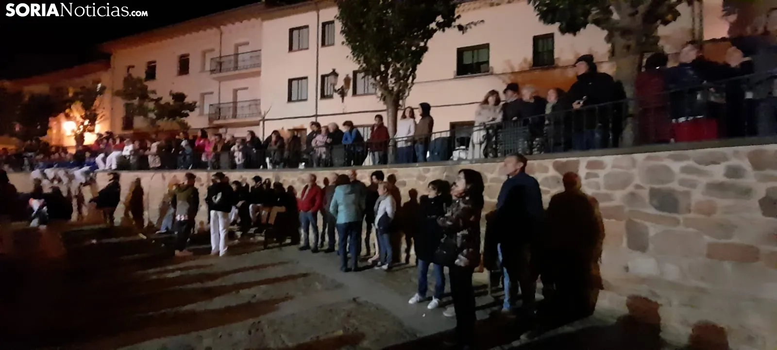 Foto 9 - &Aacute;greda quema sus diablillos y da comienzo a sus fiestas de San Miguel