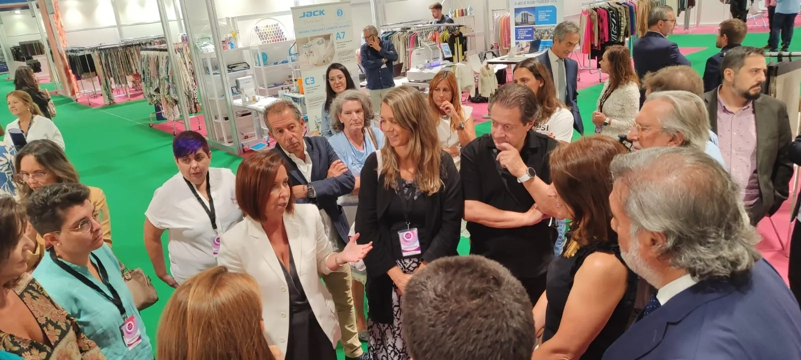 Foto 2 - La Junta de Castilla y Le&oacute;n y CEOE promueven la participaci&oacute;n de empresas en la feria 'Km 0' dentro de la Mercedes Fashion Week