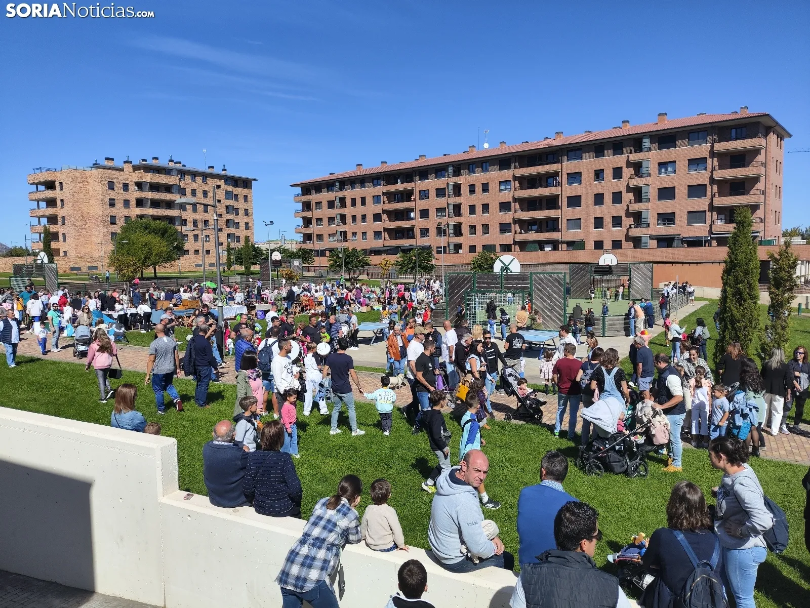 Foto 9 - El barrio m&aacute;s joven de Soria festeja y se reivindica 