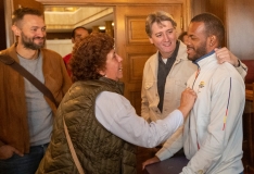 Foto 4 - El Ayuntamiento recibe a David Pineda por todo lo alto