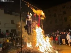Foto 4 - &Aacute;greda quema sus diablillos y da comienzo a sus fiestas de San Miguel