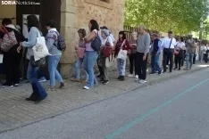 Colas para acceder a la feria en el lavadero de lanas. /PC