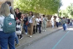 Colas para acceder a la feria en el lavadero de lanas. /PC