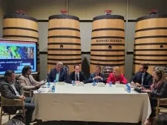 Una imagen de la reunión hoy en San Esteban. /AytoSEG