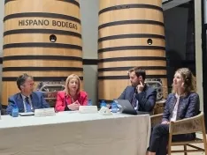 Una imagen de la reunión hoy en San Esteban. /AytoSEG