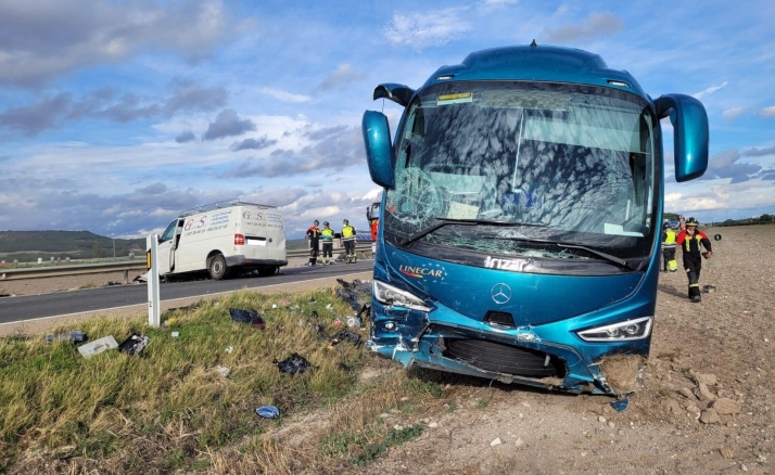 La N-122 se cobra otra vida, esta vez en Quintanilla de Onésimo y con un autobús implicado