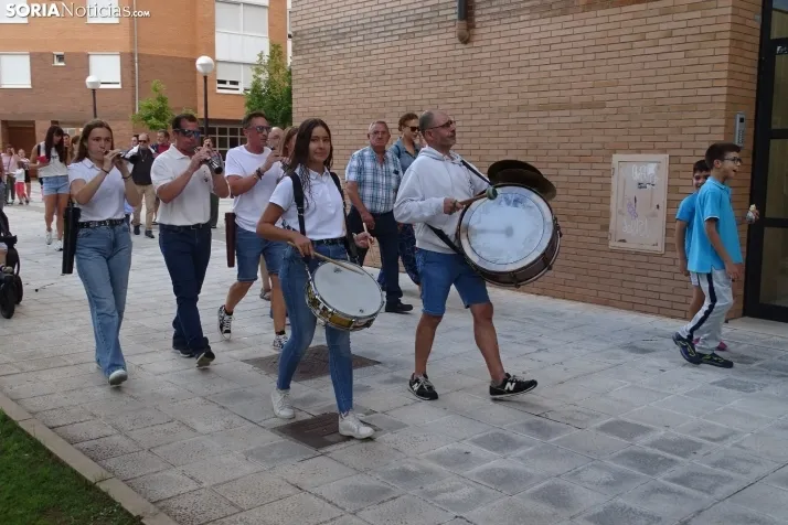 Espumosa despedida de fiestas en el barrio de Santa B&aacute;rbara