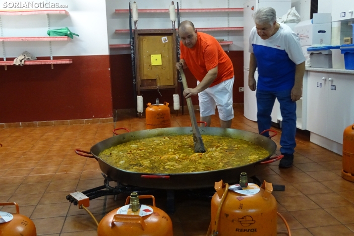 Una imagen de la comida vecinal hoy. /PC