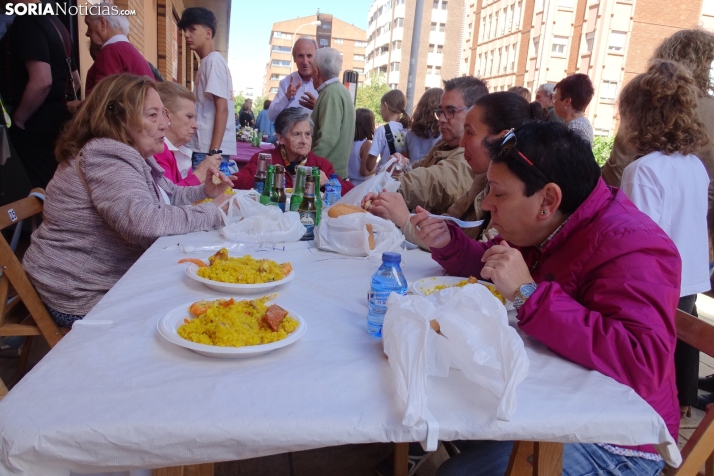 Una imagen de la comida vecinal hoy. /PC