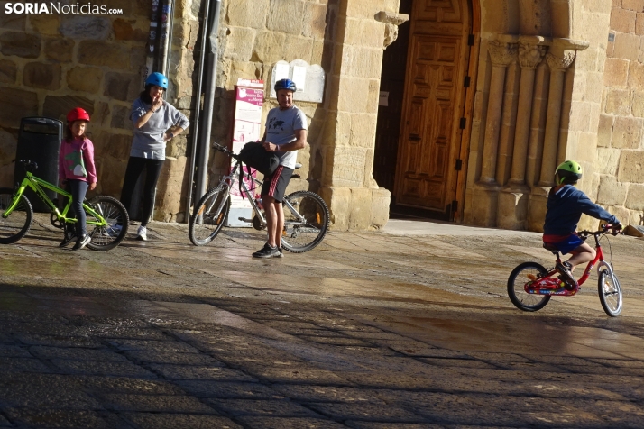 GALER&Iacute;A | Ciclismo, soledado y en familia, este domingo en la capital