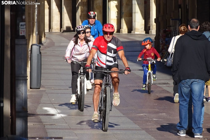 GALER&Iacute;A | Ciclismo, soledado y en familia, este domingo en la capital