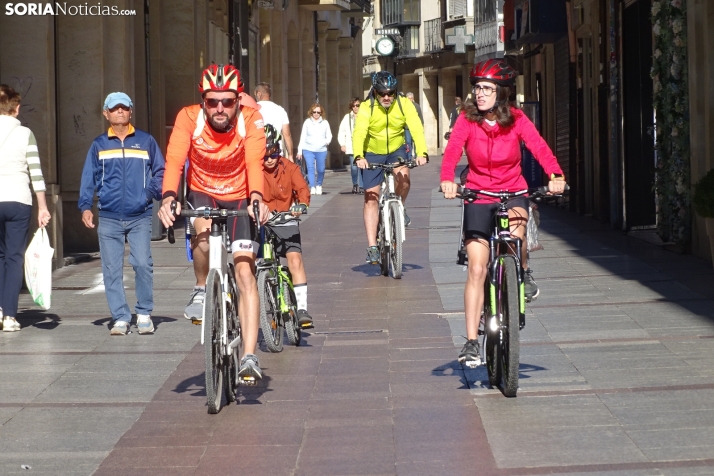 GALER&Iacute;A | Ciclismo, soledado y en familia, este domingo en la capital